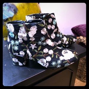 Never worn boots with embroidered flowers